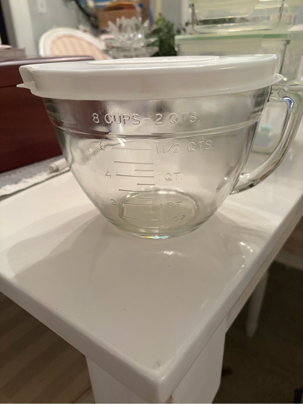 The Pampered Chef Glass Measuring Batter Bowl with White Lid